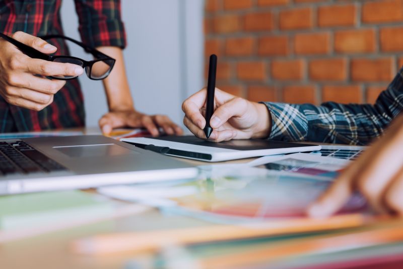 Strengthens Brand Identity